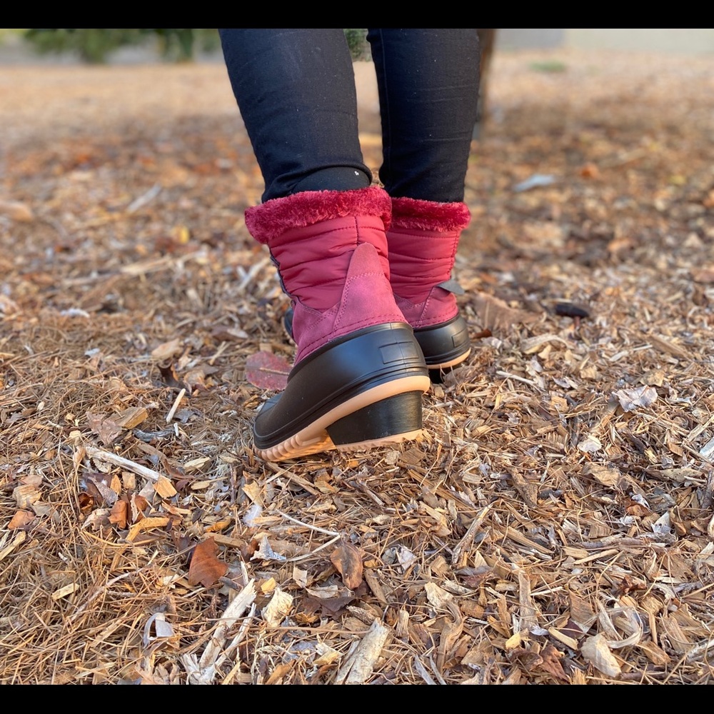 Wine lace up winter duck boots. - Picture 3 of 6